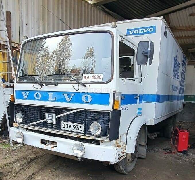Volvo huoltoauto box truck