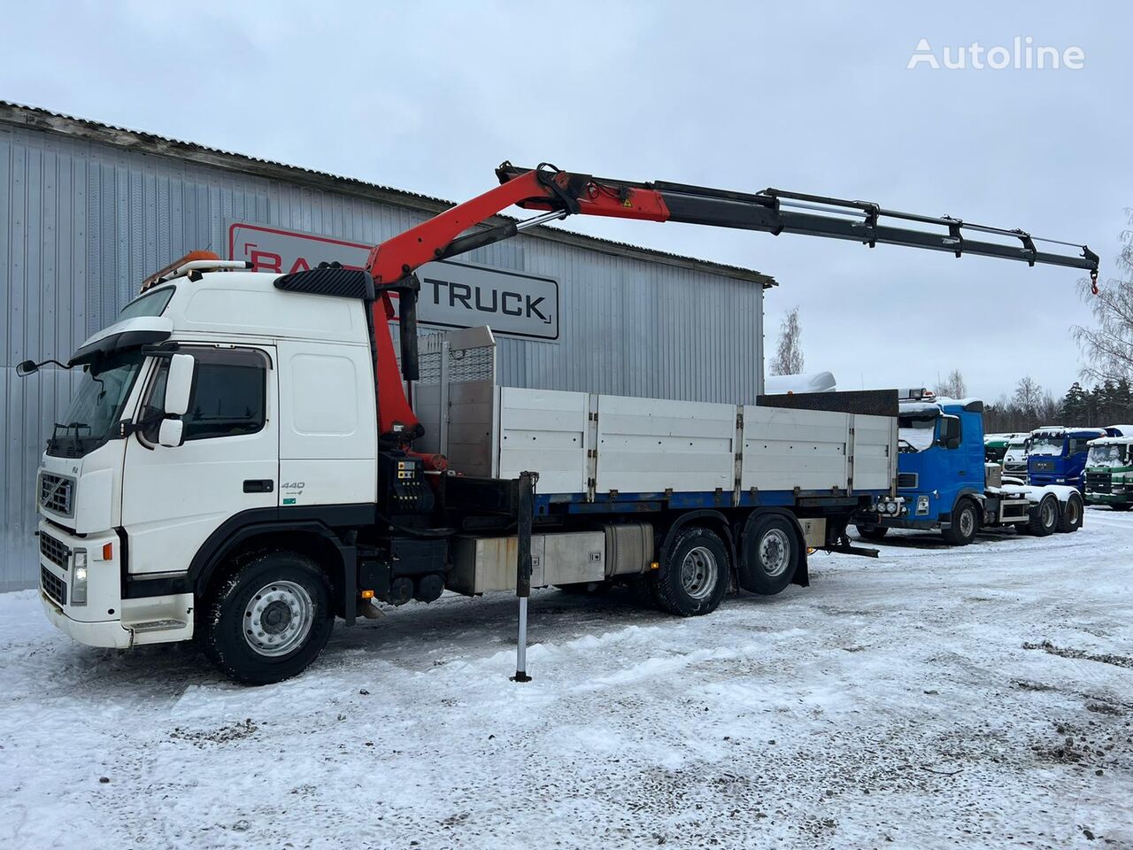 Volvo FH440 flatbed truck