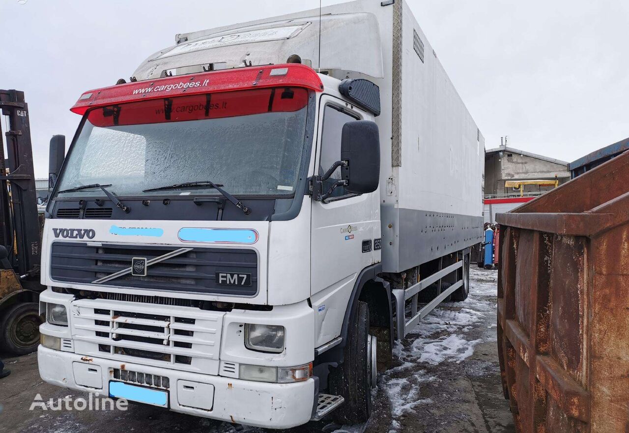 Volvo FM7 isothermal truck for parts