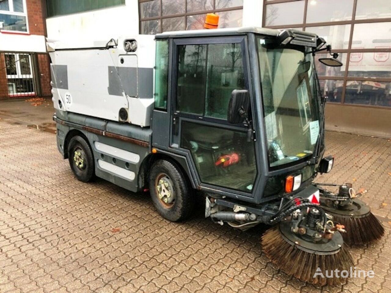 Schmidt Swingo Compact 200 road sweeper