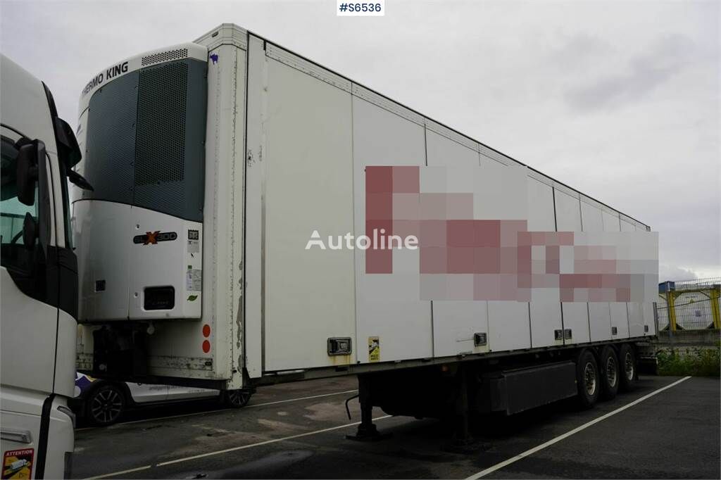Schmitz SKO 24 refrigerated semi-trailer