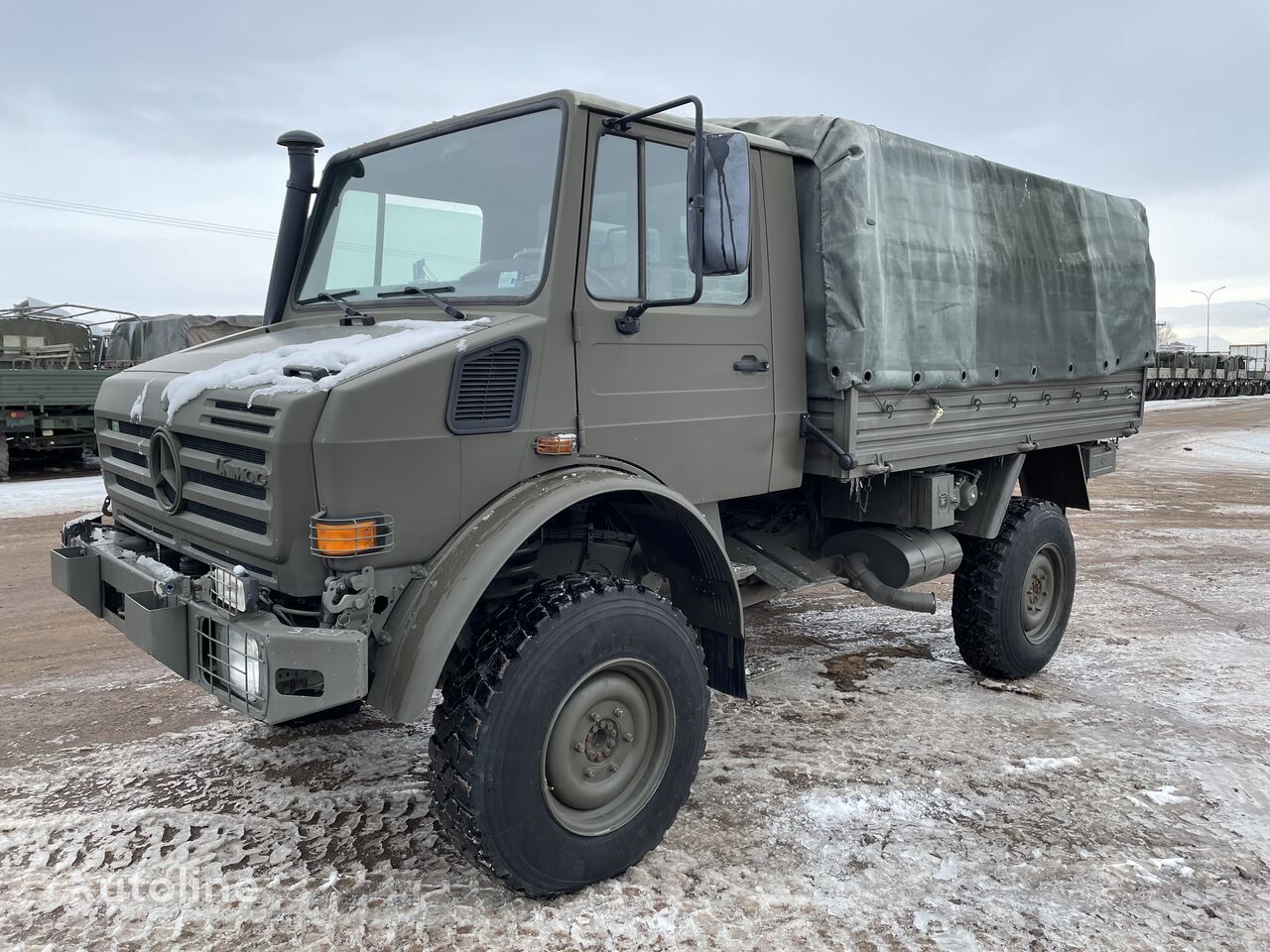 Mercedes-Benz Unimog U 4000 tilt truck