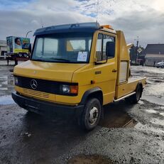 Mercedes-Benz 609 tow truck